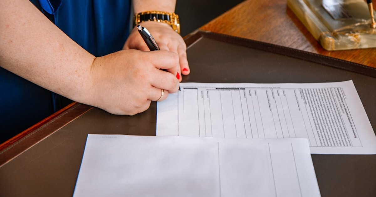 Creating a Warranty Deed: EasyLegalForm vs Hiring a Lawyer